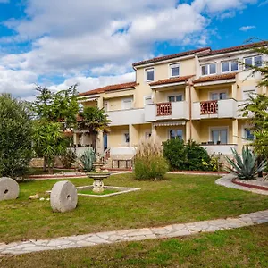 Apartman Apartments Strand, Vir